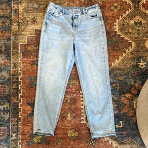 American Eagle Outfitters curvy mom jean size 10